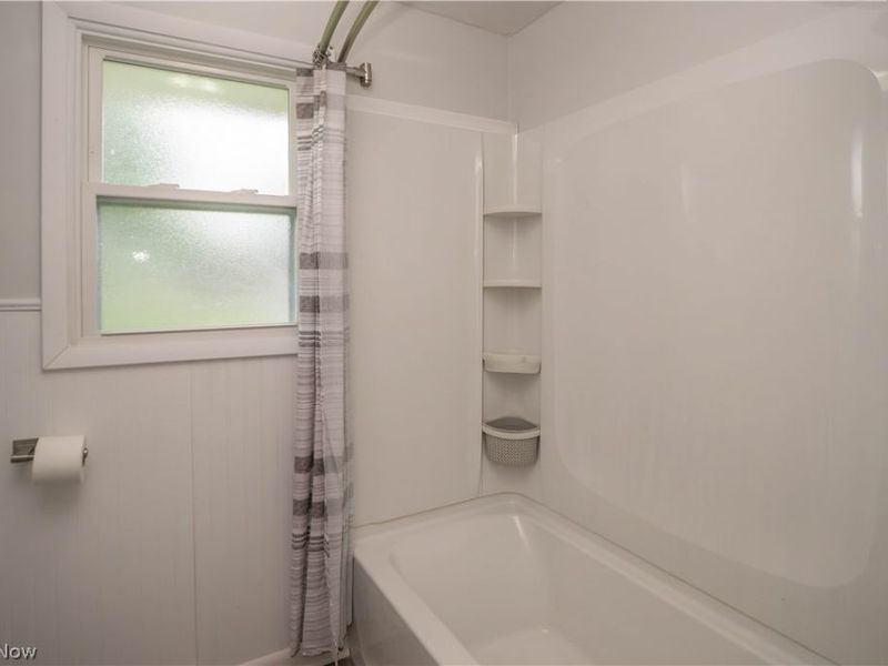 4544 Lakeknoll Street, Louisville, OH 44641 Photo 28