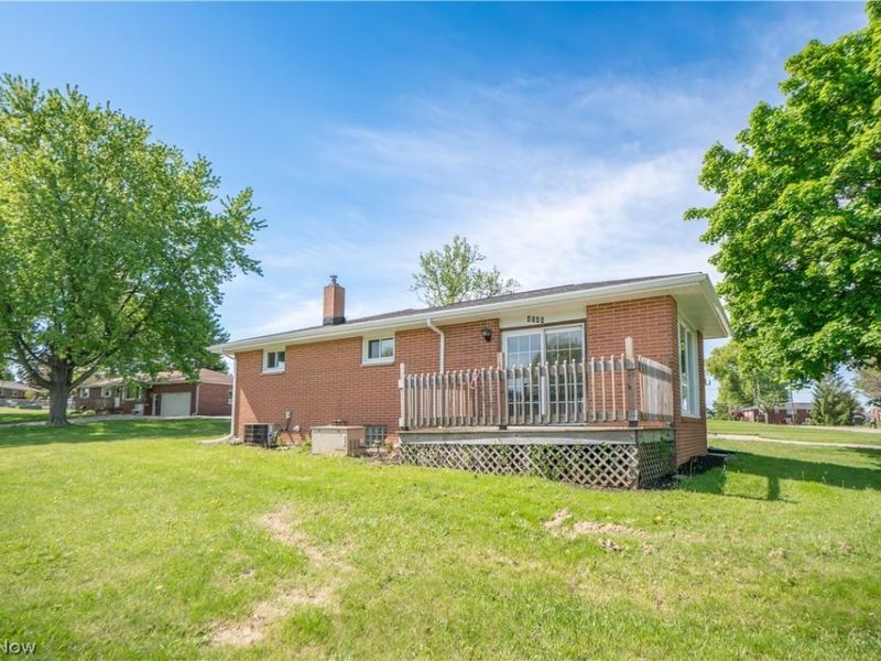 4544 Lakeknoll Street, Louisville, OH 44641 Photo 37