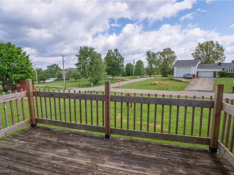 4544 Lakeknoll Street, Louisville, OH 44641 Photo 38