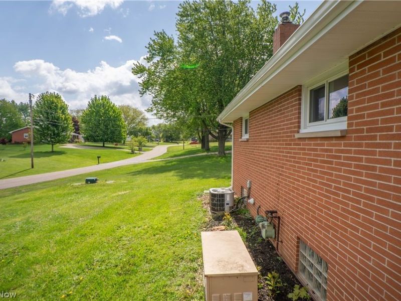 4544 Lakeknoll Street, Louisville, OH 44641 Photo 39