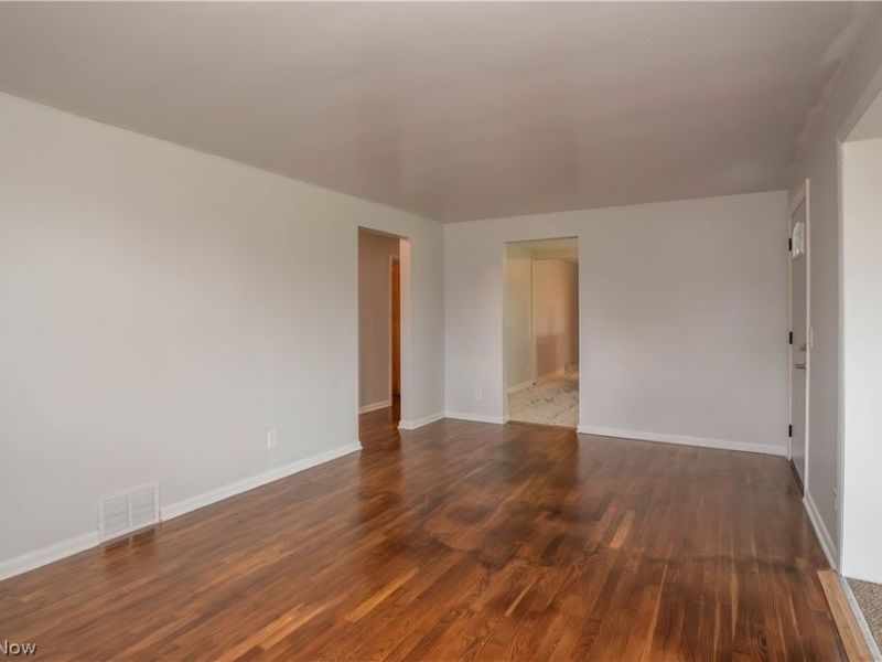 4544 Lakeknoll Street, Louisville, OH 44641 Photo 5