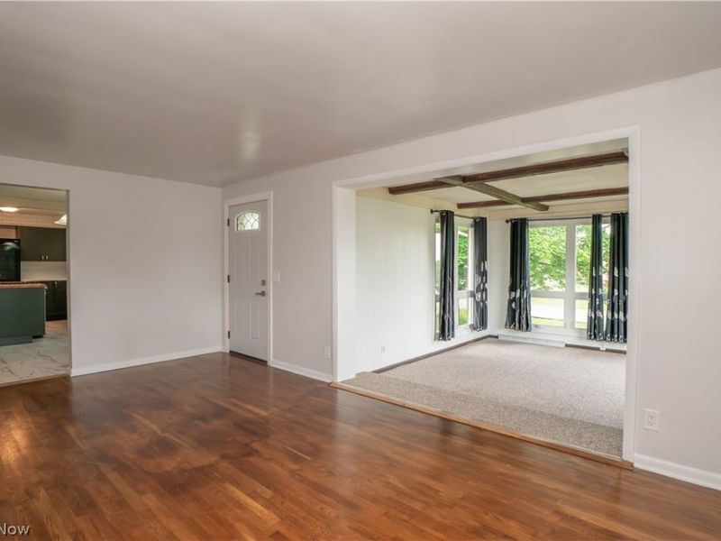 4544 Lakeknoll Street, Louisville, OH 44641 Photo 6