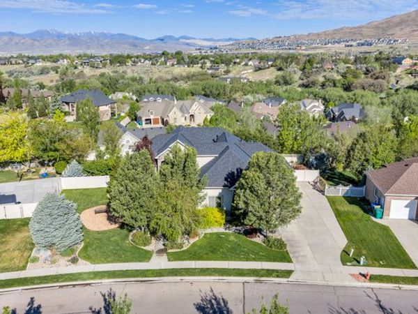 10475 N CANTERBURY DR, Highland, UT 84003