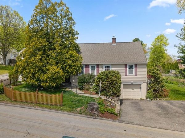 38 Upland St, Auburn, MA 01501