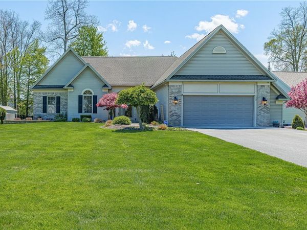 133 Leamington Circle , Rochester, NY 14626