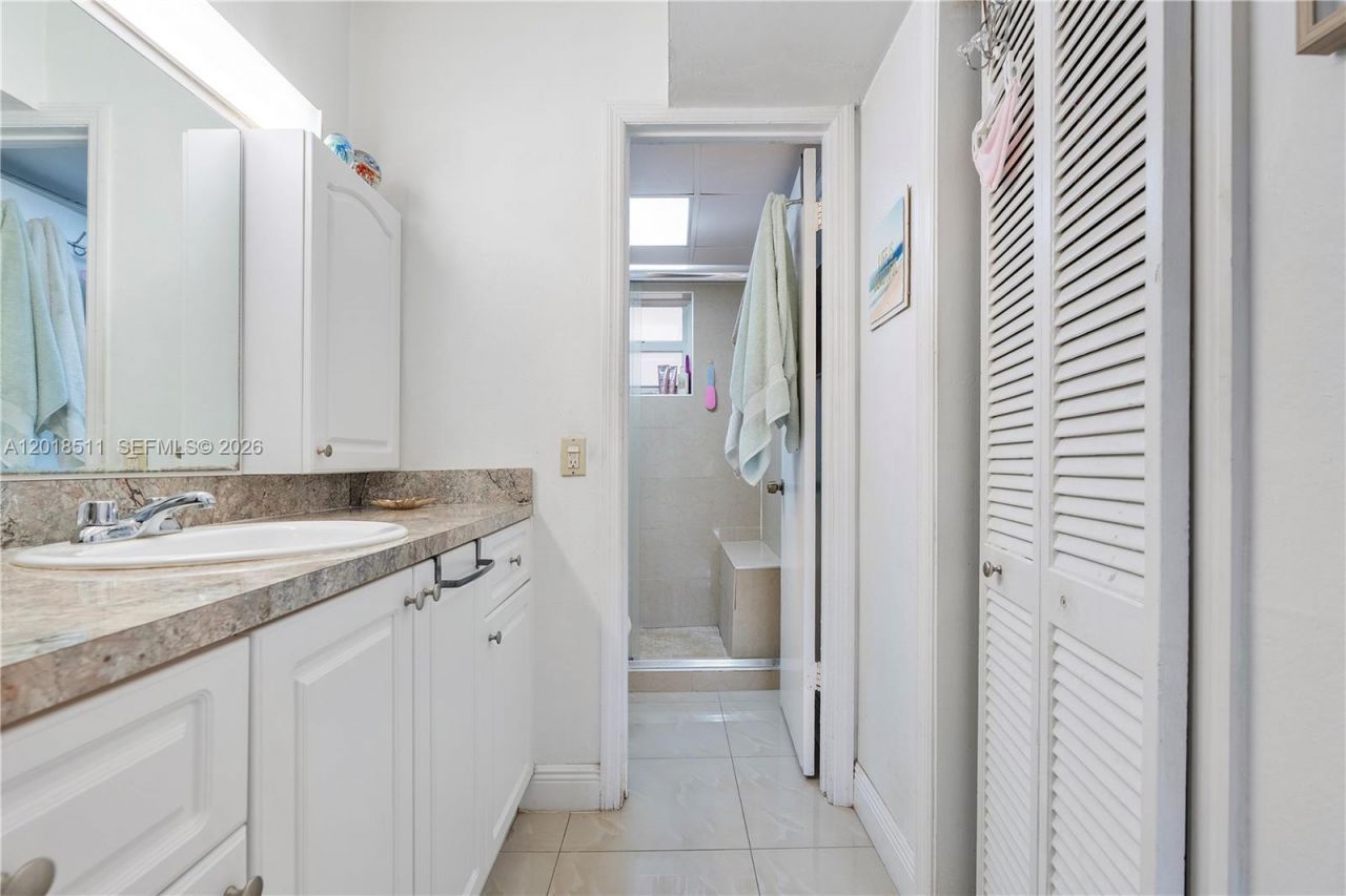 2400 NW 16th St Rd , Miami, FL 33125 Photo
