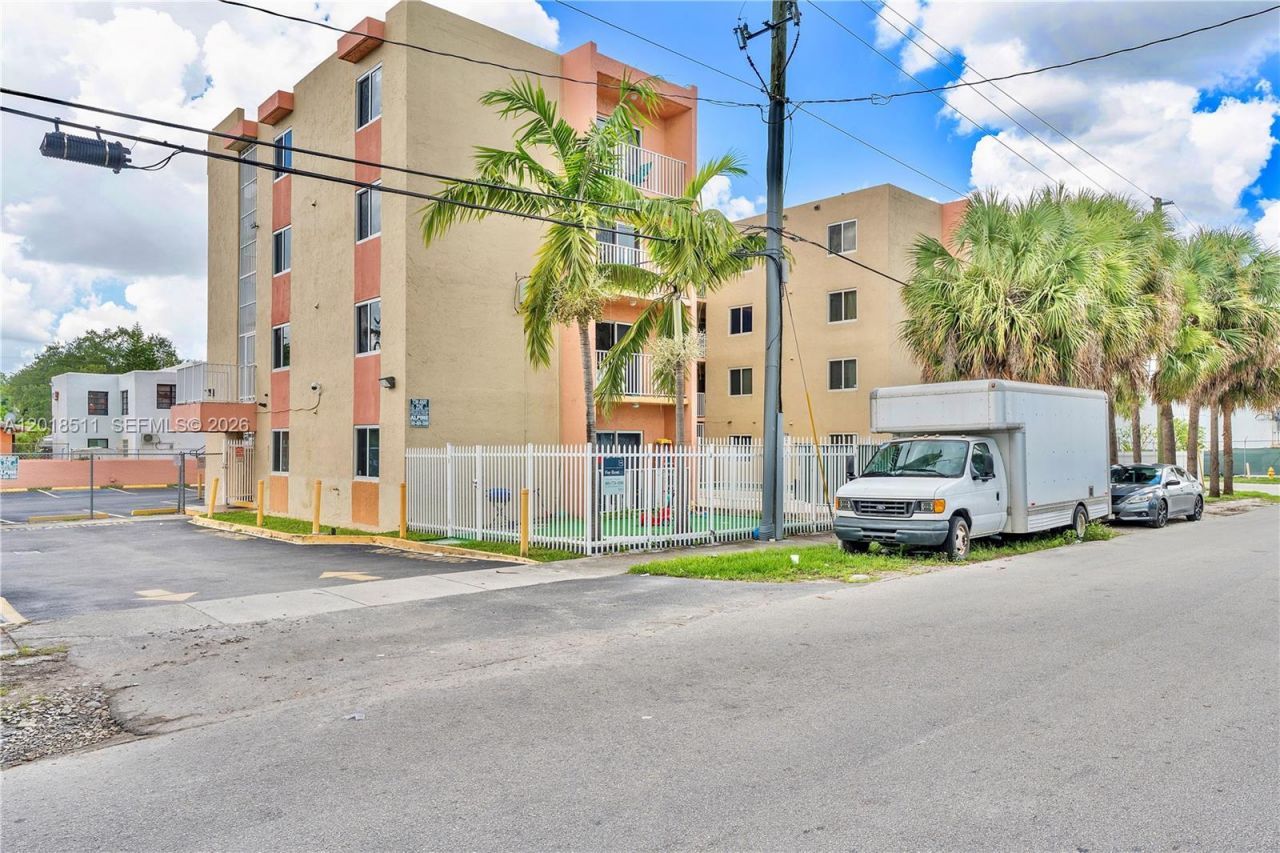 2400 NW 16th St Rd , Miami, FL 33125 Photo