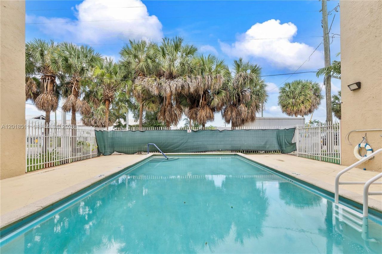 2400 NW 16th St Rd , Miami, FL 33125 Photo
