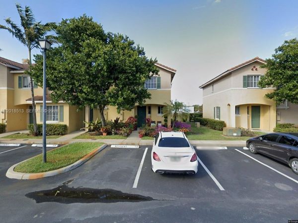 6081 SW 19th St, North Lauderdale, FL 33068