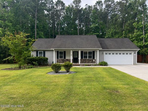 864 Old Folkstone Road , Sneads Ferry, NC 28460