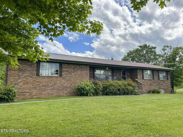 6259 Tennessee 131 , Washburn, TN 37888