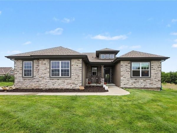 19601 W 210th Street, Spring Hill, KS 66083