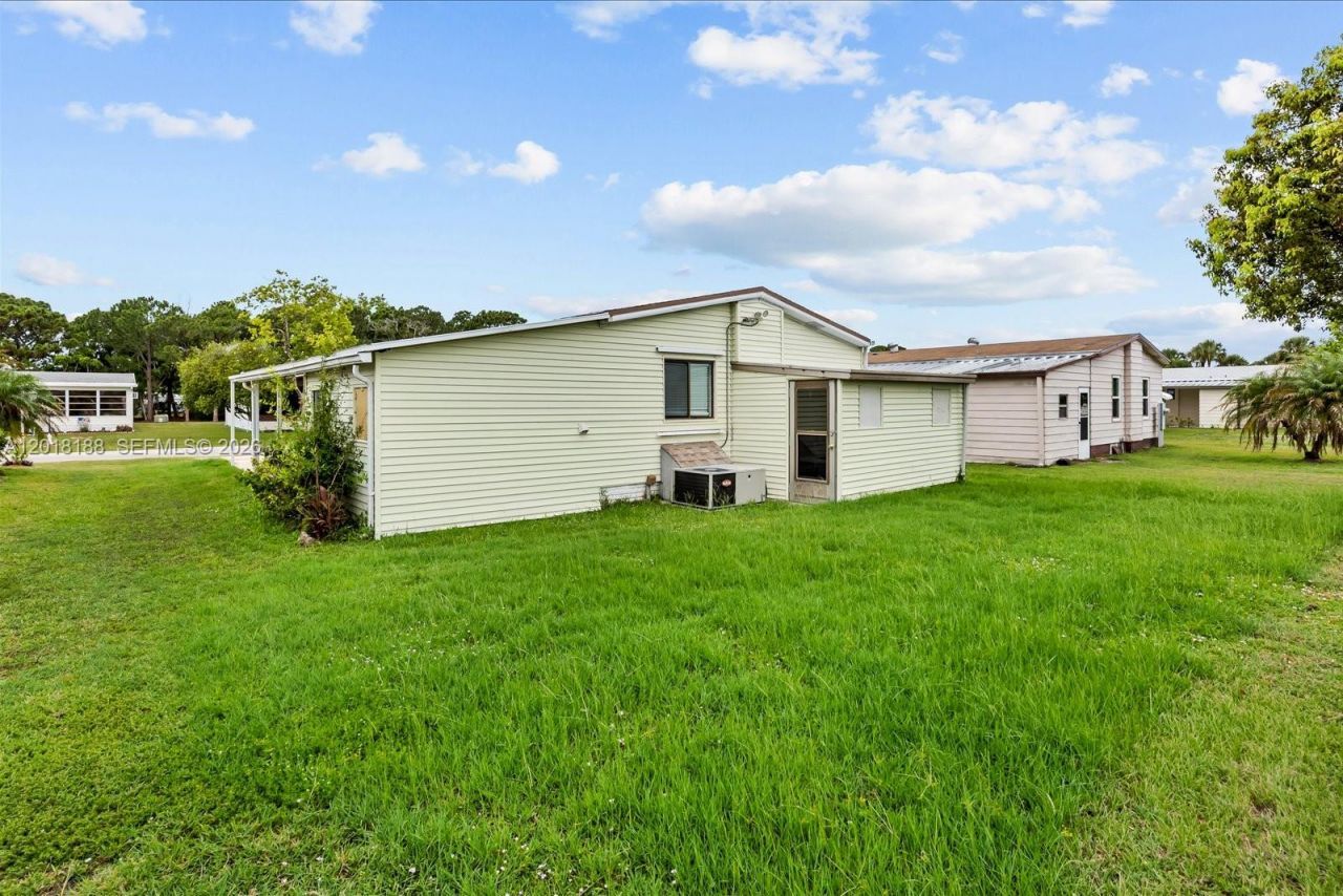 8208 W Bitterbush Ln, Port Saint Lucie, FL 34952 Photo