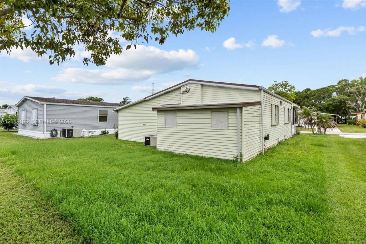 8208 W Bitterbush Ln, Port Saint Lucie, FL 34952 Photo