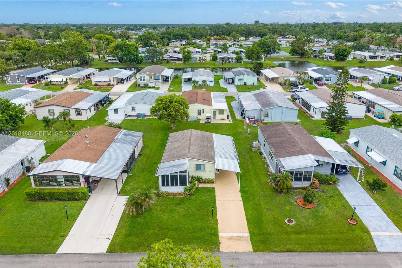 8208 W Bitterbush Ln, Port Saint Lucie, FL 34952 Photo