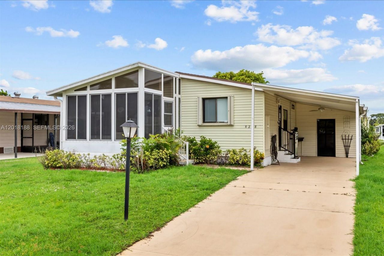 8208 W Bitterbush Ln, Port Saint Lucie, FL 34952 Photo