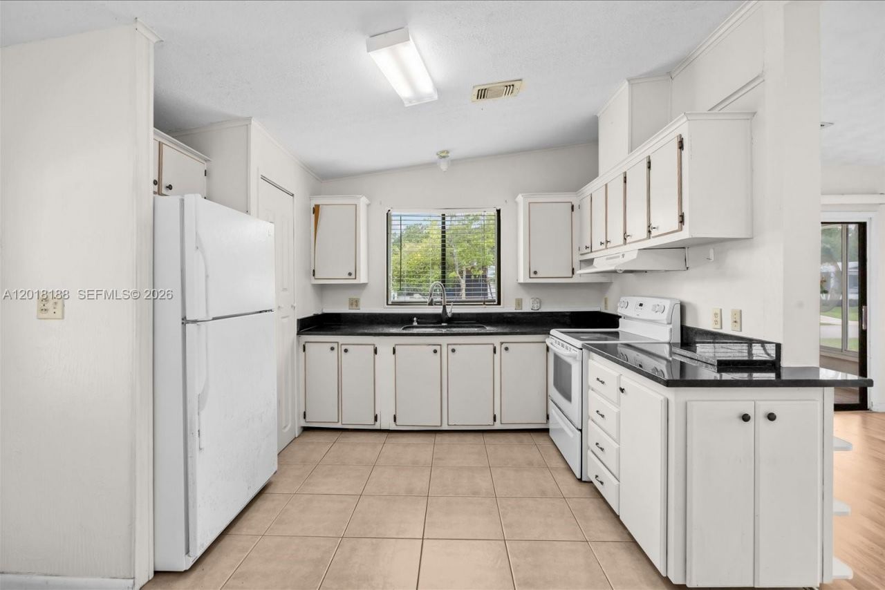 8208 W Bitterbush Ln, Port Saint Lucie, FL 34952 Photo