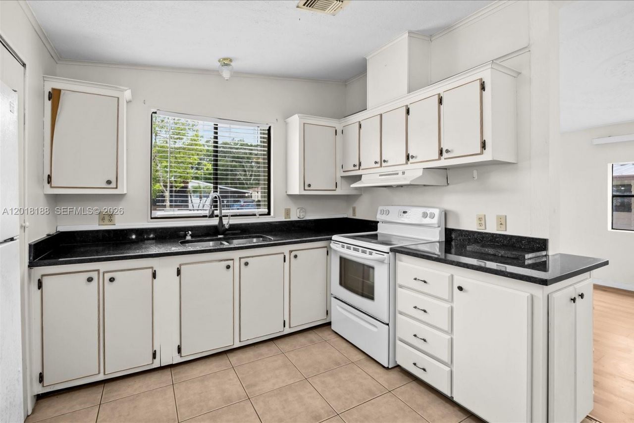 8208 W Bitterbush Ln, Port Saint Lucie, FL 34952 Photo