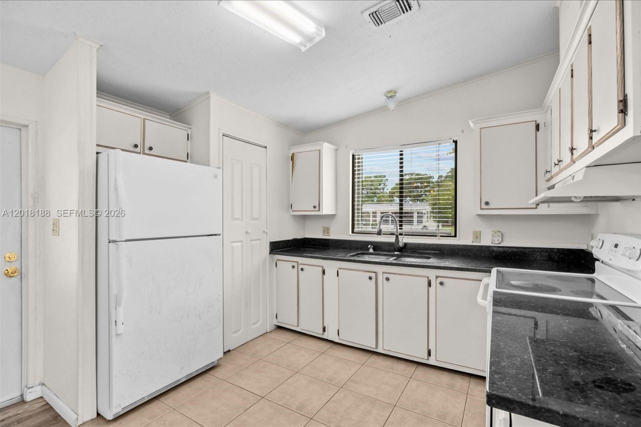 8208 W Bitterbush Ln, Port Saint Lucie, FL 34952 Photo