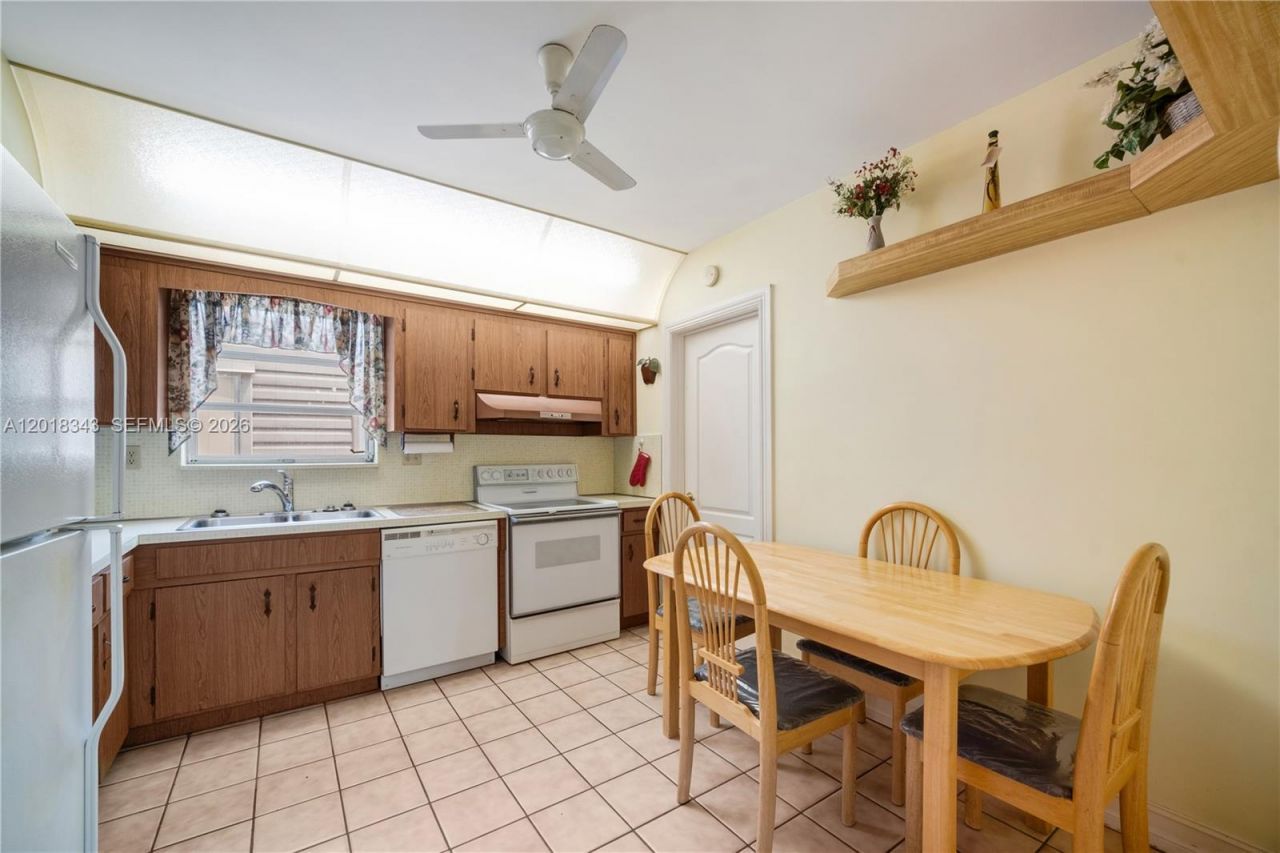 810 NW 78th Ave, Pembroke Pines, FL 33024 Photo