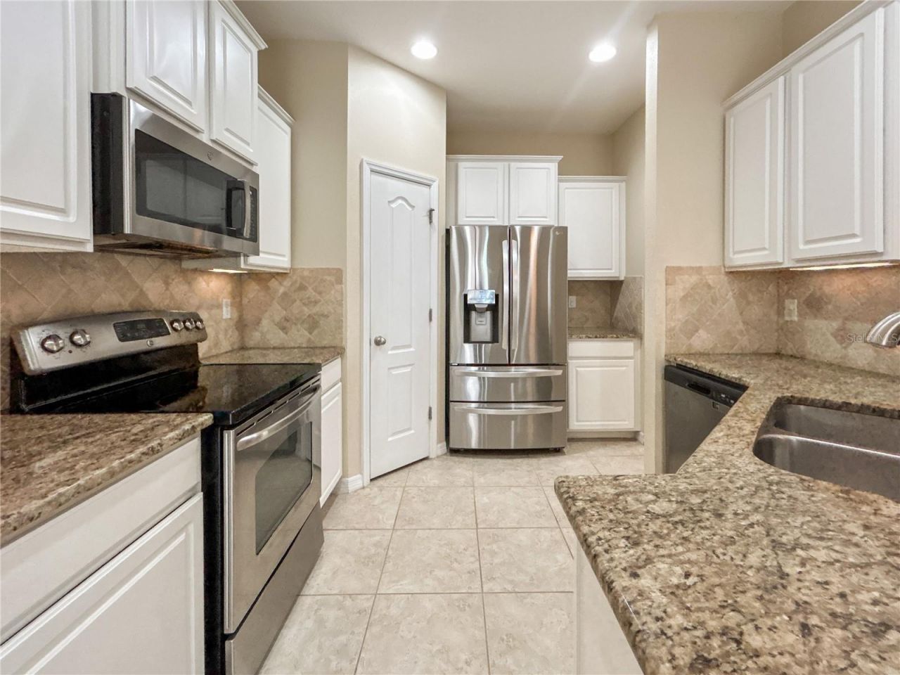 16615 Kingletside Court , Lithia, FL 33547 Photo