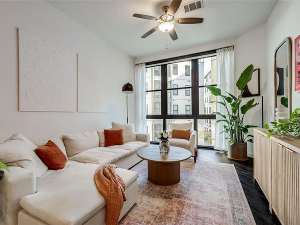 800 Embassy DR, Unit 321, Austin, TX 78702