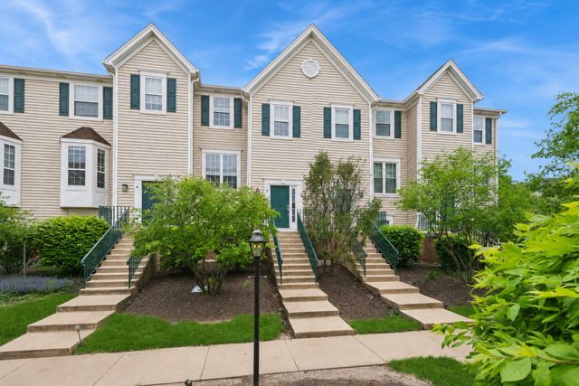 1106 Village Center Parkway, Unit 3, Aurora, IL 60506 Main Photo