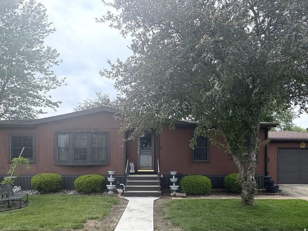 10 Maple Ridge , Manteno, IL 60950