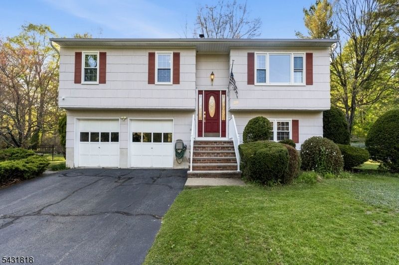 29 Albertine Pl, West Milford, NJ 07438 Main Photo