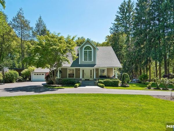 42 Hillside Avenue, Upper Saddle River, NJ 07458
