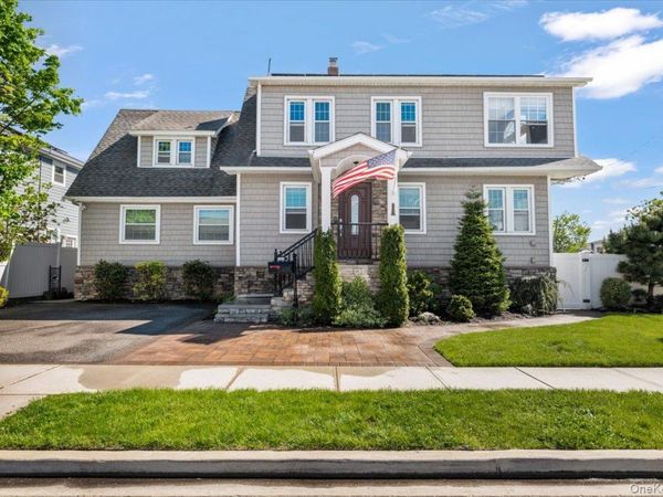 2968 Islip Court , Wantagh, NY 11793