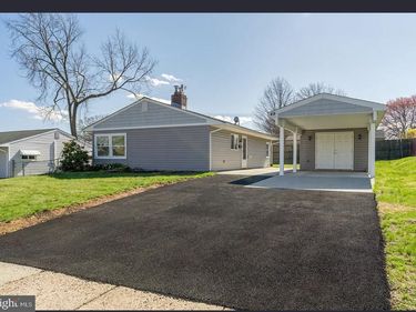 49 MISTLETOE LANE , LEVITTOWN, PA 19054