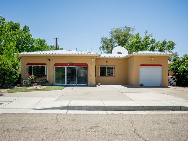 4220 Courtney Avenue NE, Albuquerque, NM 87108