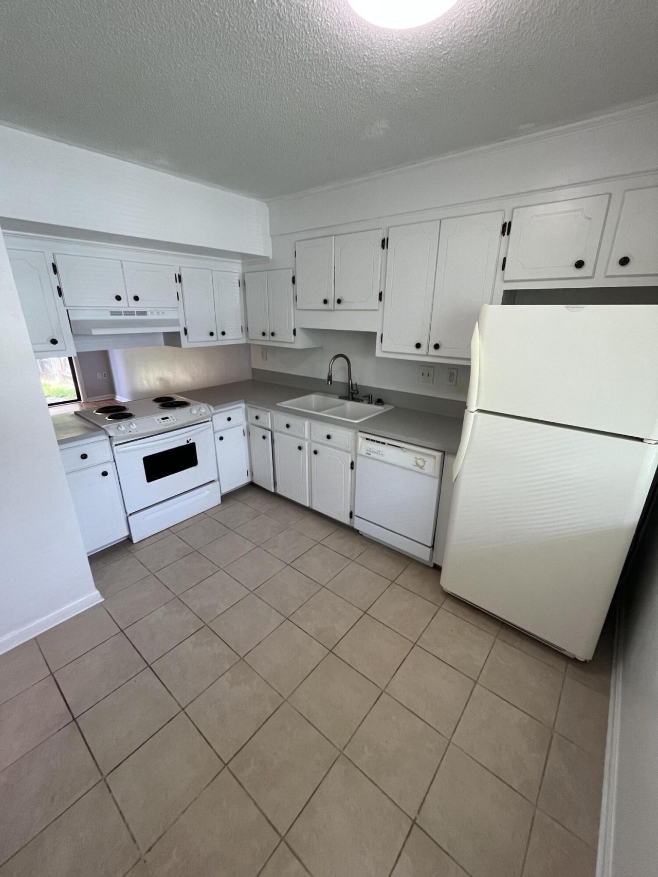 5040 Foxwood Drive Photo 5