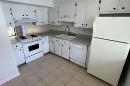 5040 Foxwood Drive photo 4