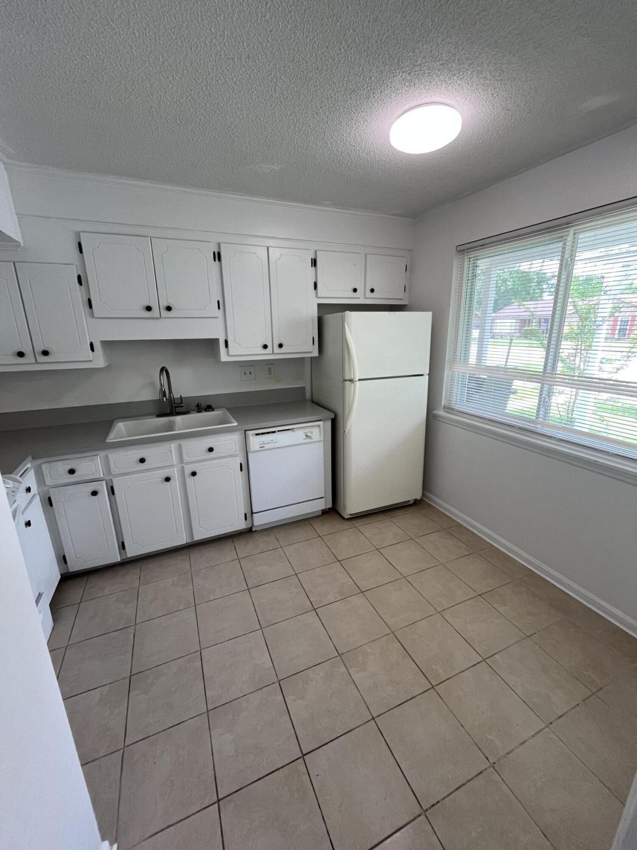5040 Foxwood Drive Photo 6