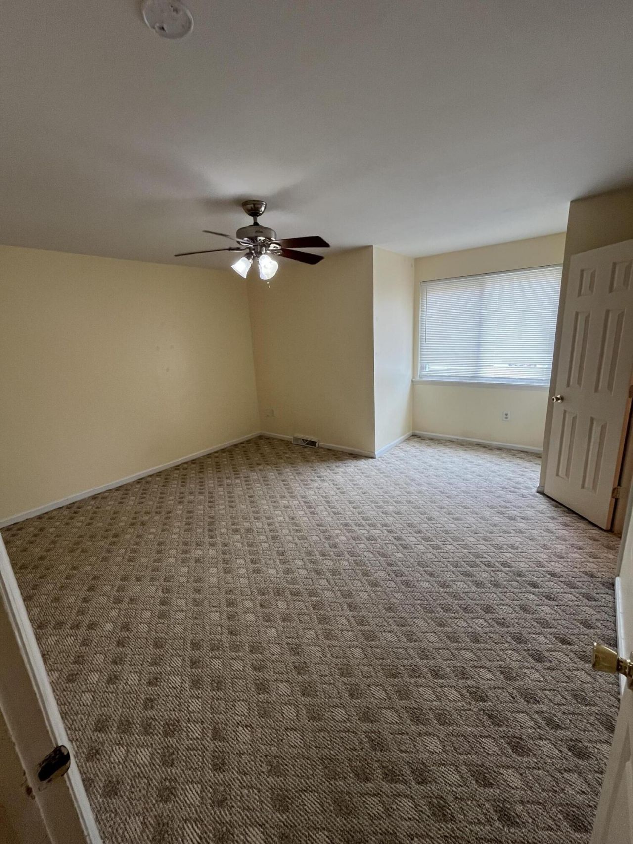 5040 Foxwood Drive Photo 7