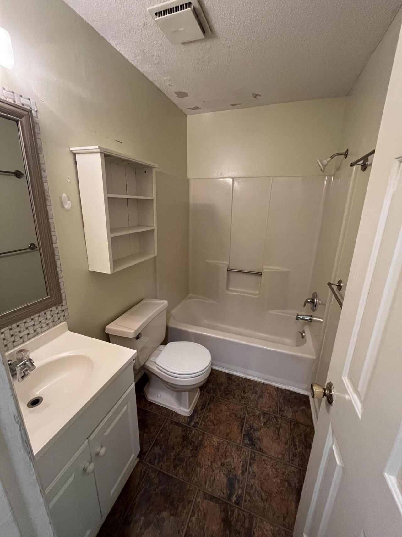 5040 Foxwood Drive Photo 9