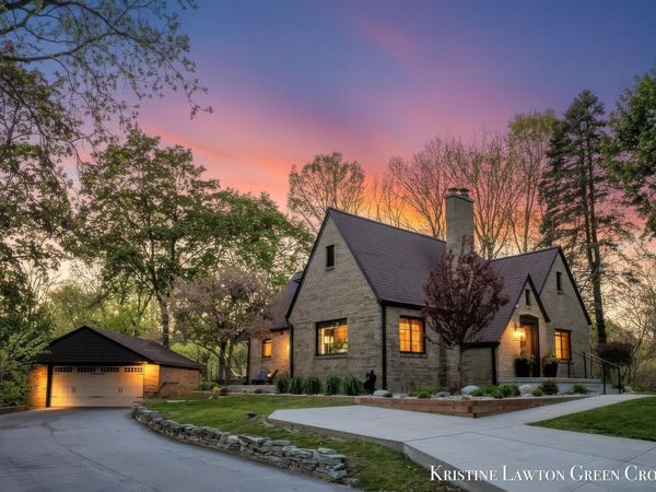 200 Greenridge Drive NW, Grand Rapids, MI 49544