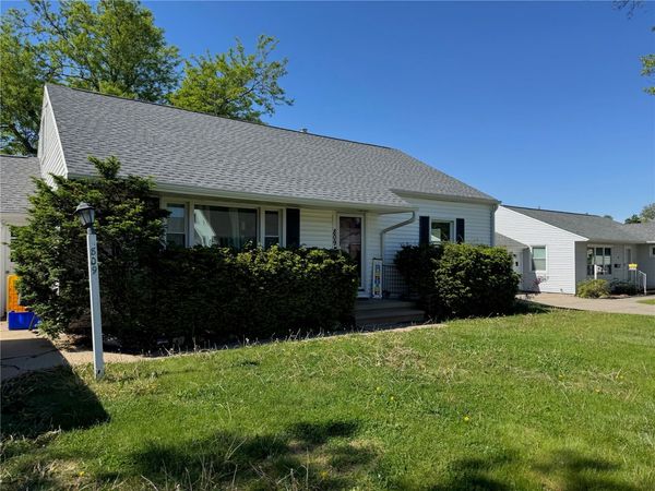 809 30th Street NE, Cedar Rapids, IA 52402
