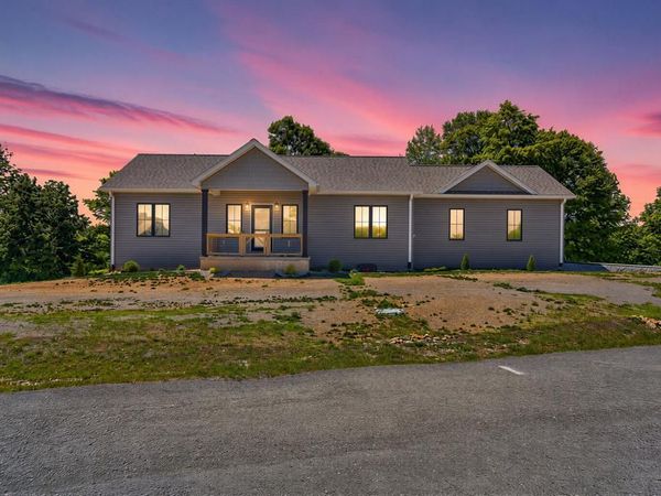 944 Lakepointe Dr, Albany, KY 42602