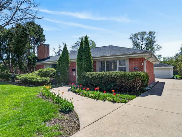 1931 Oakwood Road, Northbrook, IL 60062