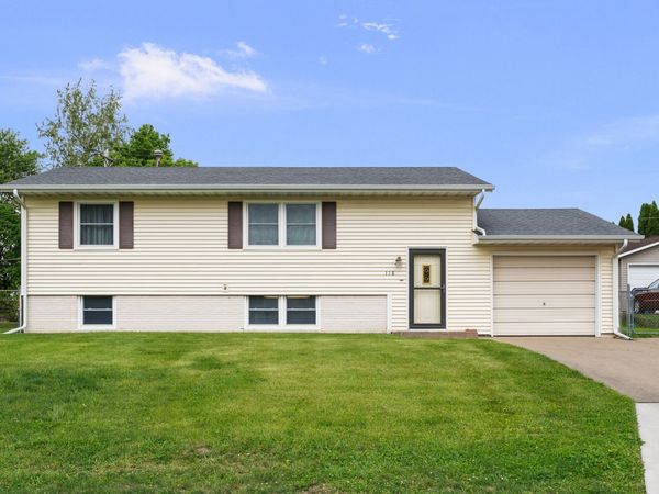 118 E Lamphere Drive , Blue Grass, IA 52726