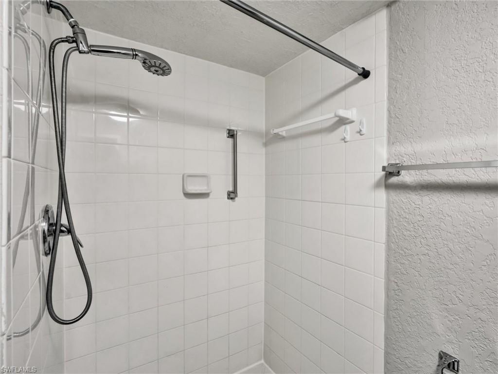 4621 Bayshore Dr , Unit Q1, Naples, FL 34112 Photo