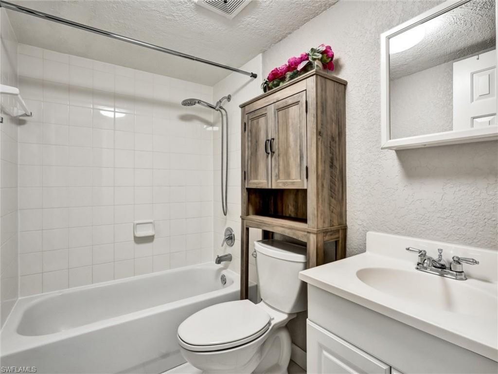 4621 Bayshore Dr , Unit Q1, Naples, FL 34112 Photo