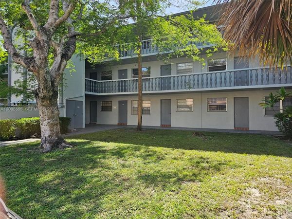 900 Tallwood Ave, Unit 207, Hollywood, FL 33021