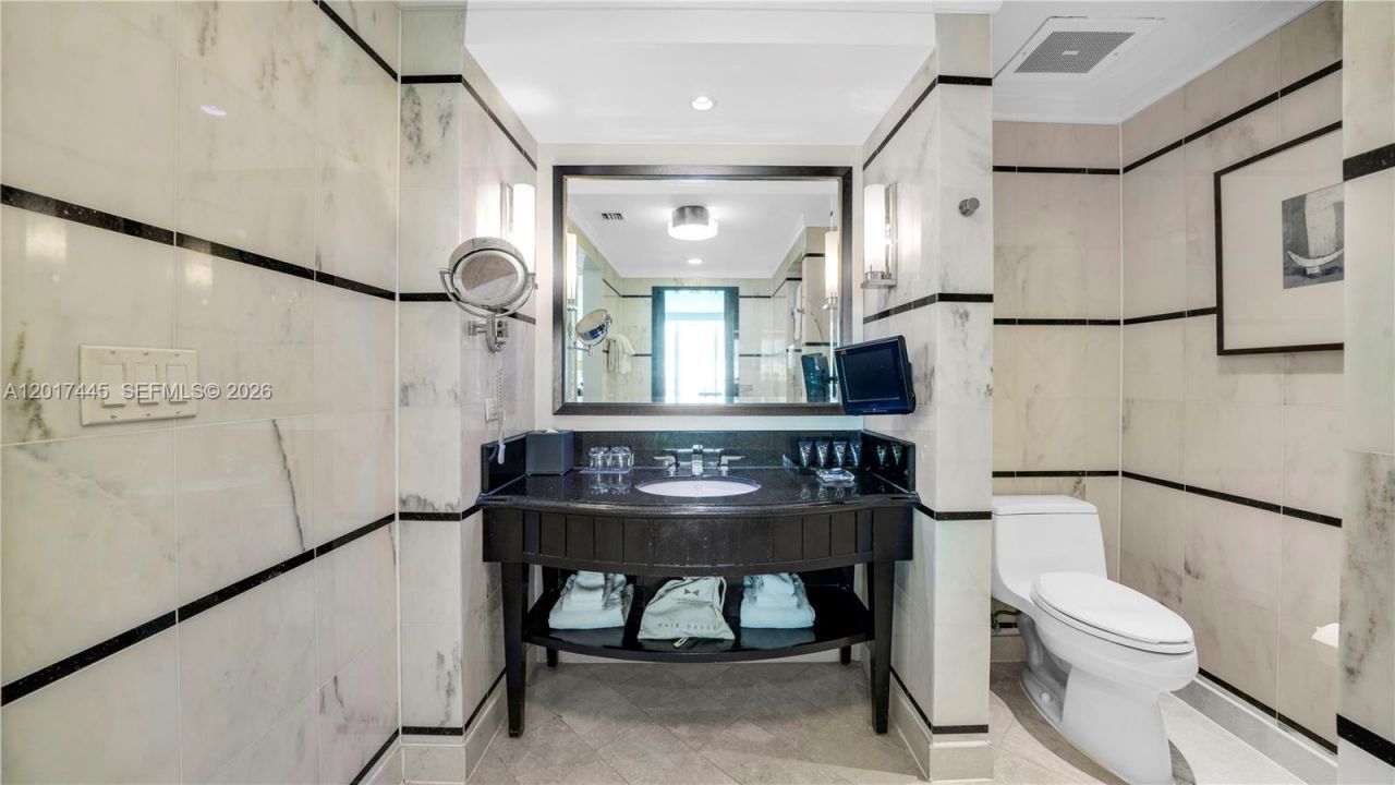 4391 Collins Ave , Unit 1903, Miami Beach, FL 33140 Photo