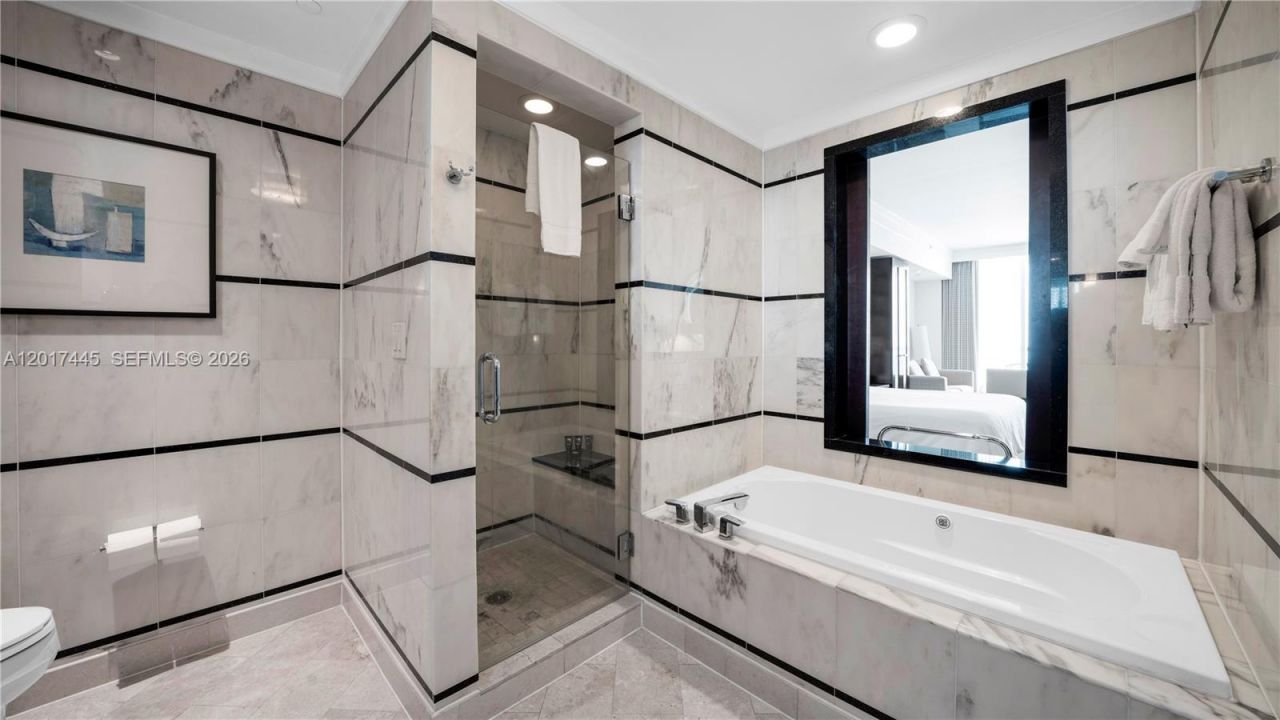 4391 Collins Ave , Unit 1903, Miami Beach, FL 33140 Photo