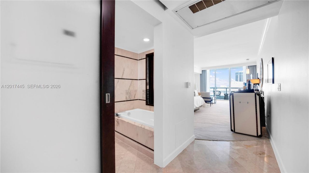 4391 Collins Ave , Unit 1903, Miami Beach, FL 33140 Photo