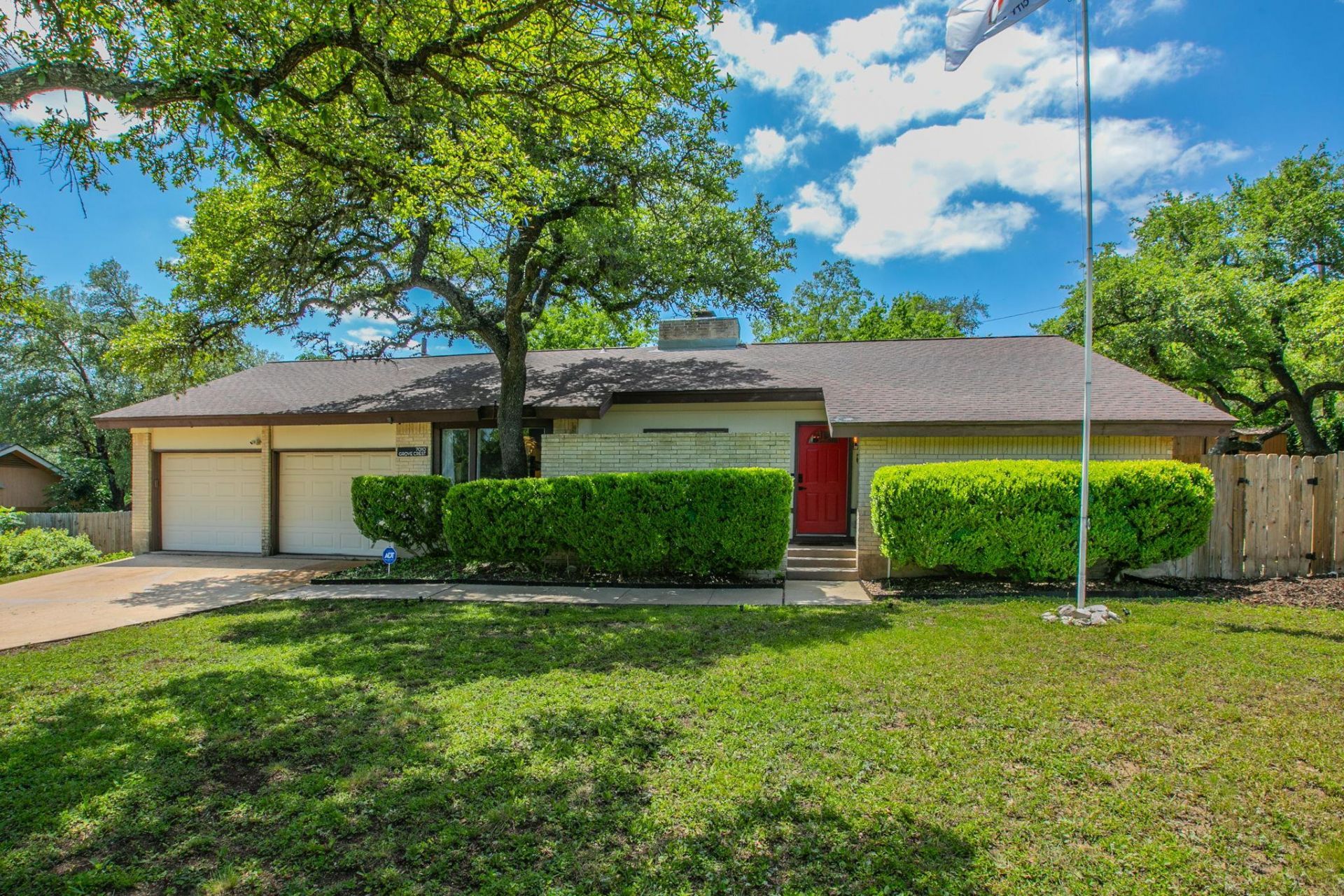 7010 Grove Crest Dr, Austin, TX 78736 Main Photo